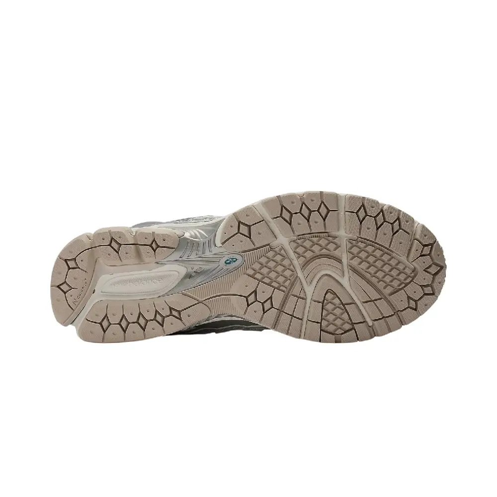 1906R Silver Metallic Sneakers - Image 5