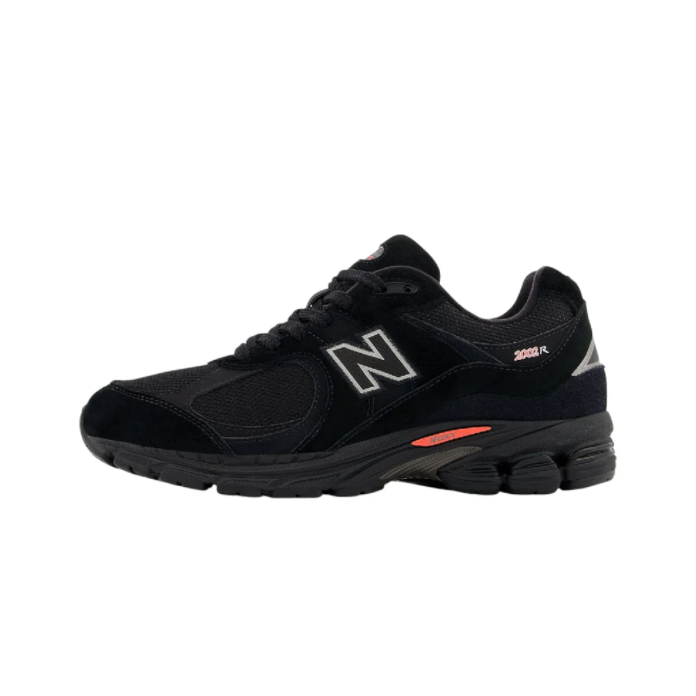 2002R Black Sneakers