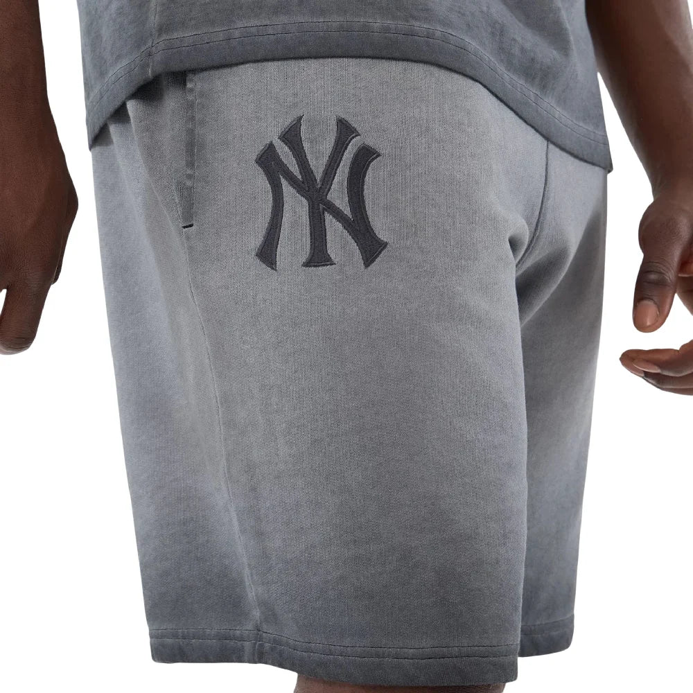 New York Yankees MLB Washed Logo Black Shorts - Image 3
