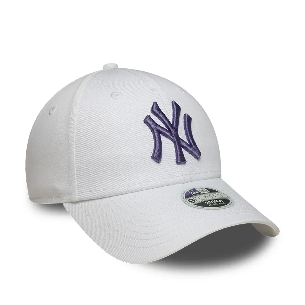 New York Yankees Womens MLB League Essential White 9FORTY Adjustable Cap - Image 2