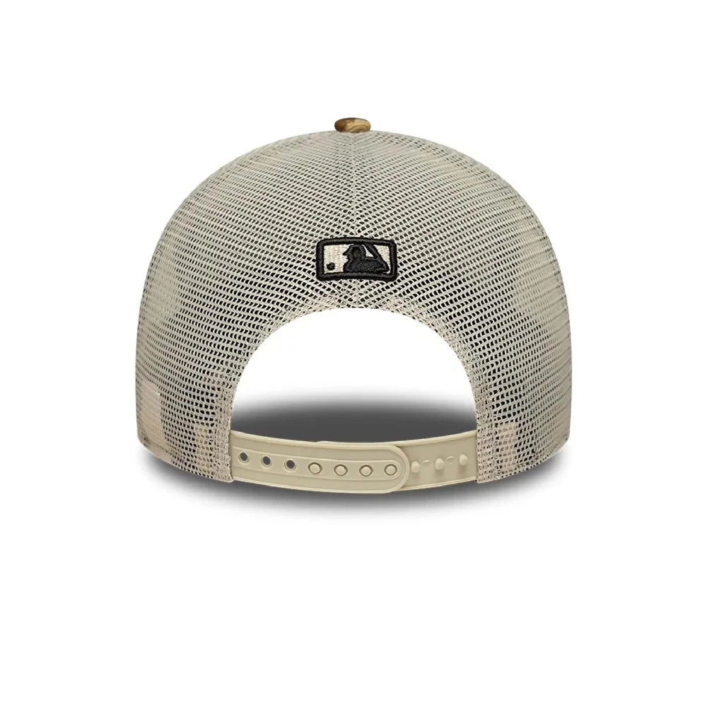 New York Yankees Womens MLB Leopard Dark Brown 9FORTY M-Crown A-Frame Trucker Adjustable Cap - Image 3