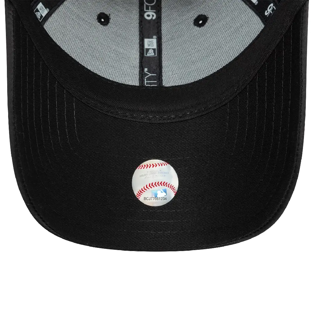 Satin New York Yankees 9FORTY Cap - Image 5
