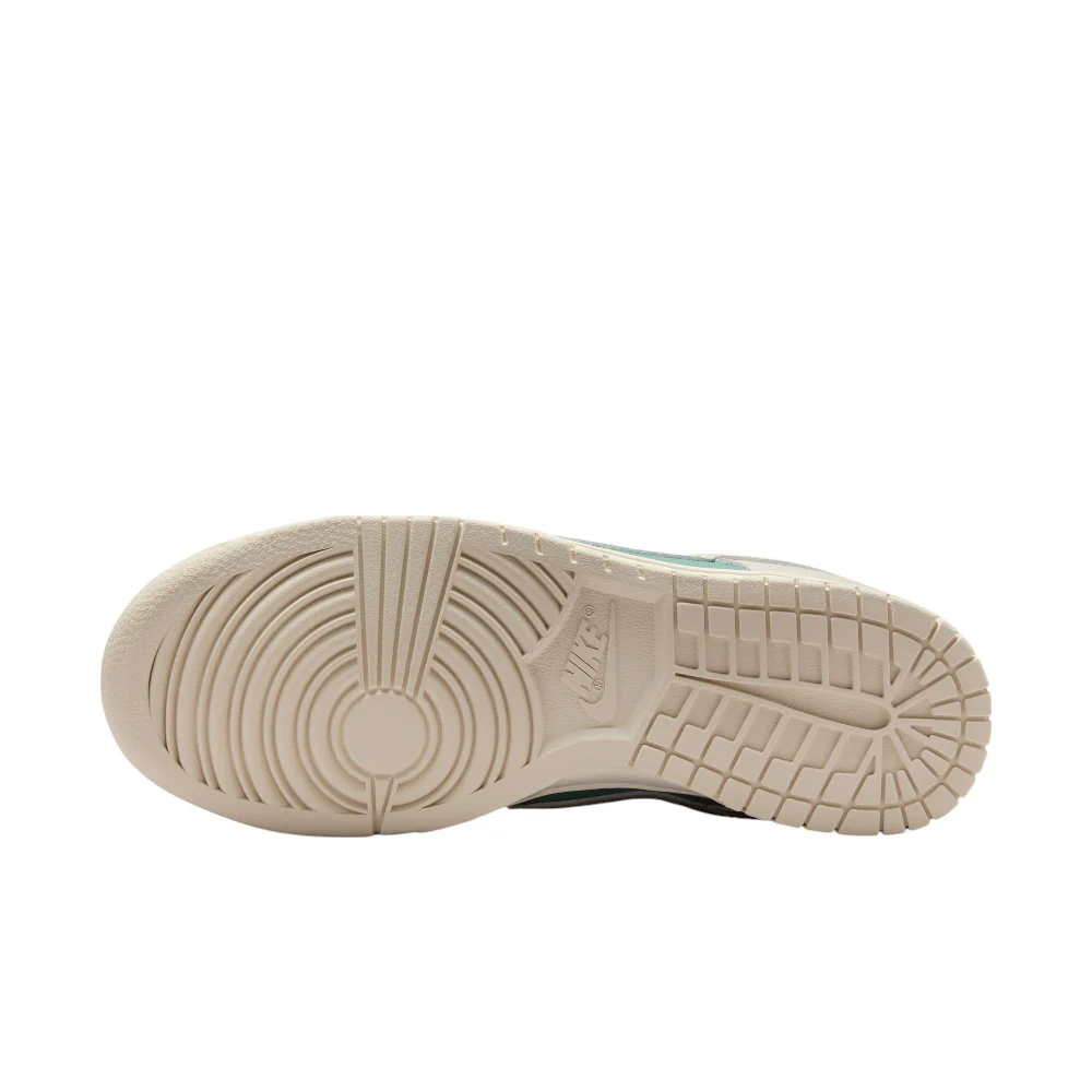 Dunk Low Light Brown Sneakers - Image 6