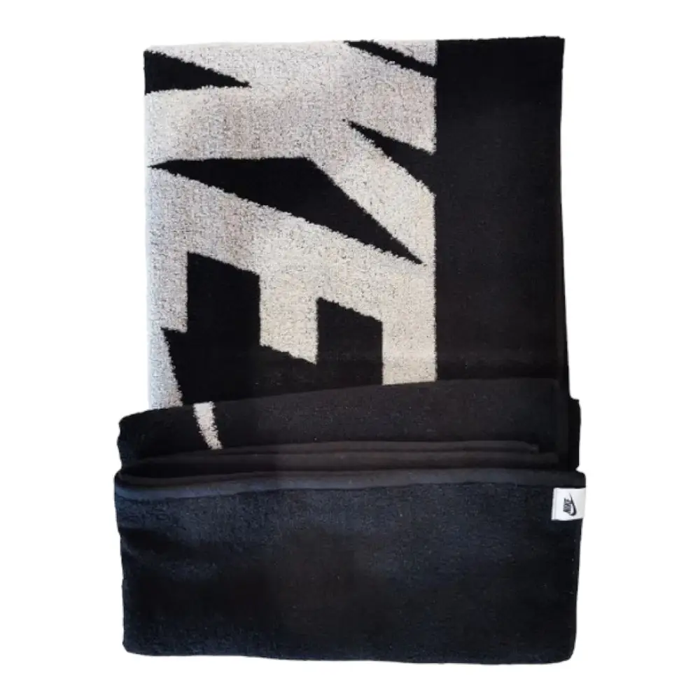 Club Pool Towel Black - Image 4