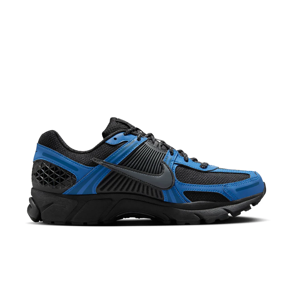 Zoom Vomero 5 SE Sneakerswith Reflective Accents Black - Image 3